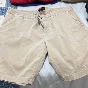 American Eagle Outfitters Beige Flat Front Shorts size 38